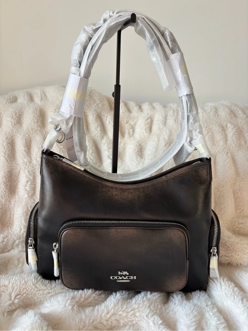 COACH Laurel Shoulder Bag With Pockets In Loved Leather-Large